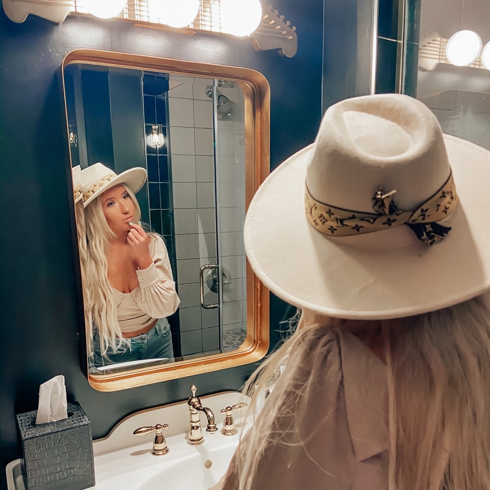 HAT